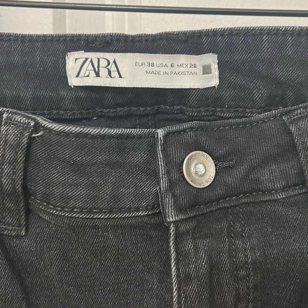 ZARA skinny jeans size 6 black raw hem inseam 8 inches